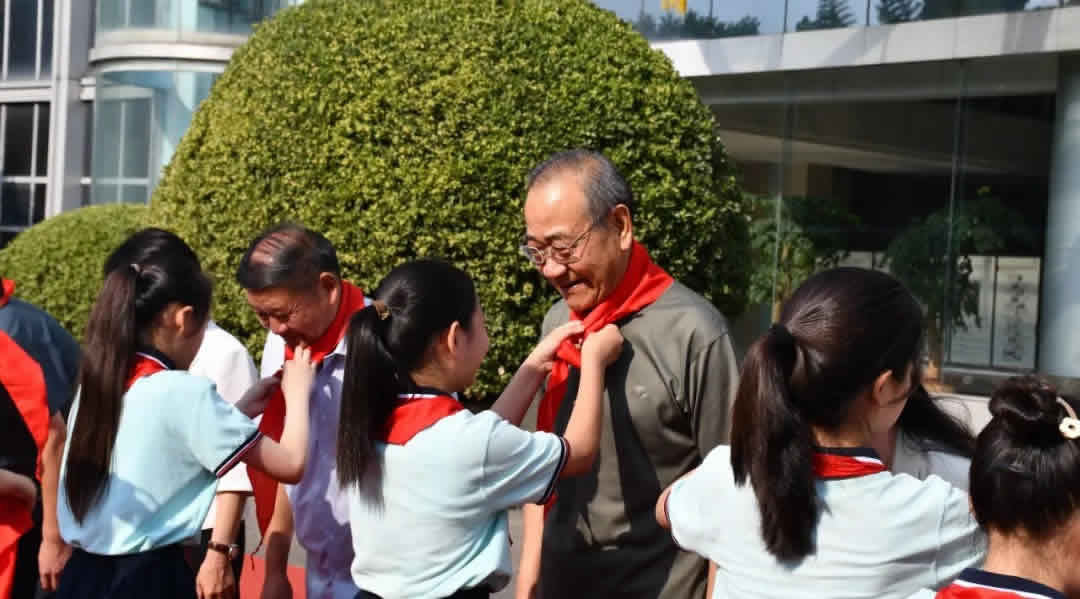 捐贈助學獻愛心 奉獻社會顯擔當